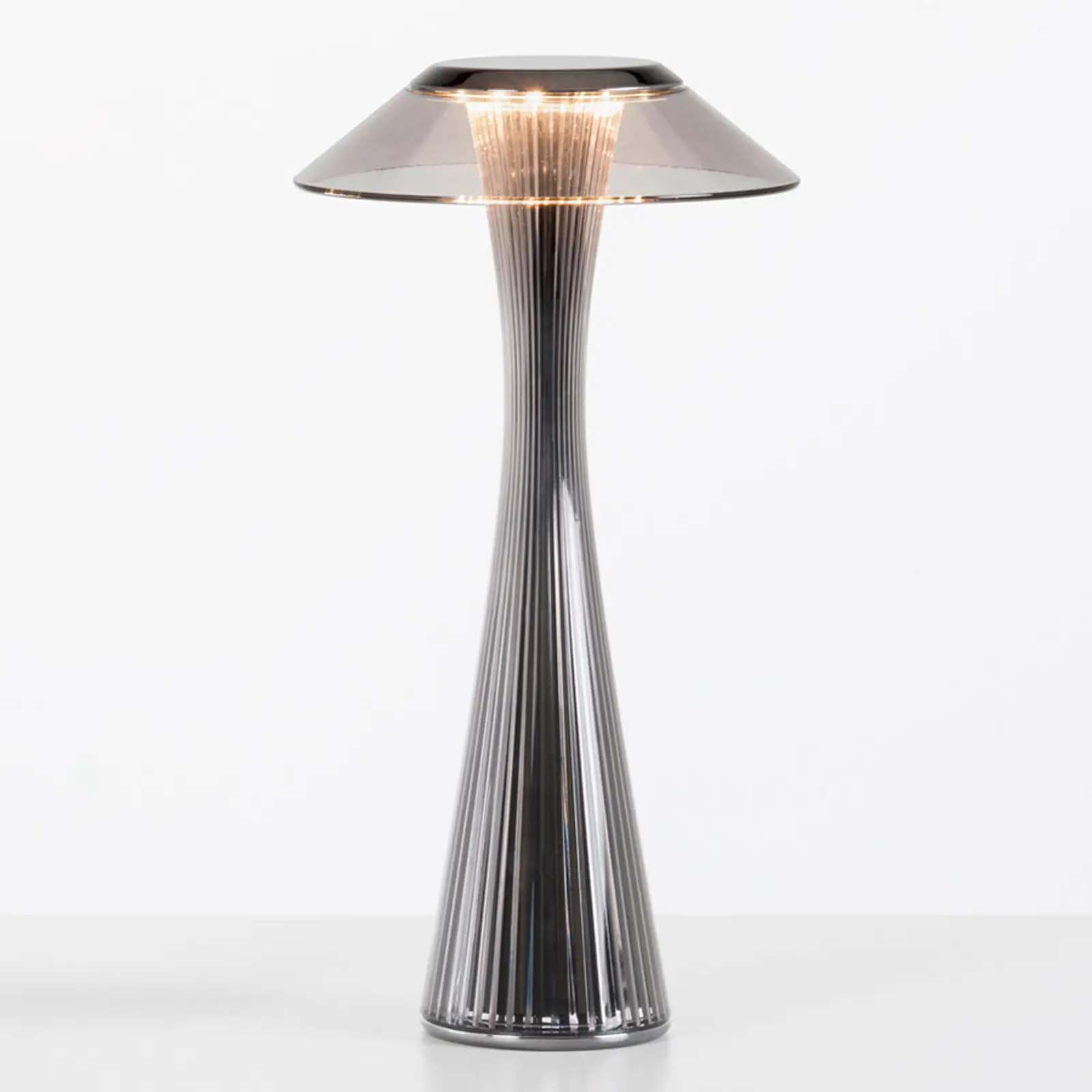 Kartell Space - LED dizainerio stalinis šviestuvas, titano