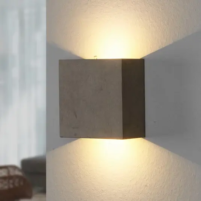 Yva - Betoninis LED sieninis šviestuvas