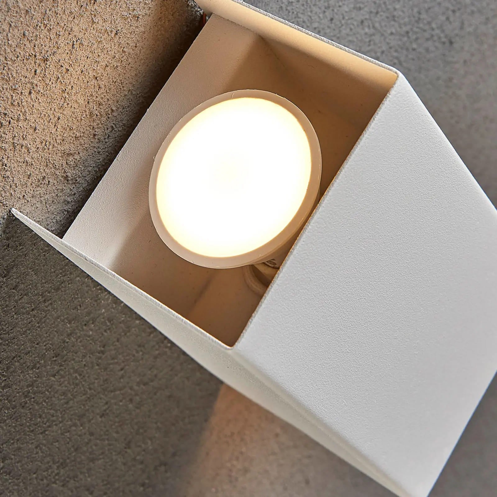 LED sieninis šviestuvas Jaymie, 2 lempučių, reguliuojamas per jungiklį.
