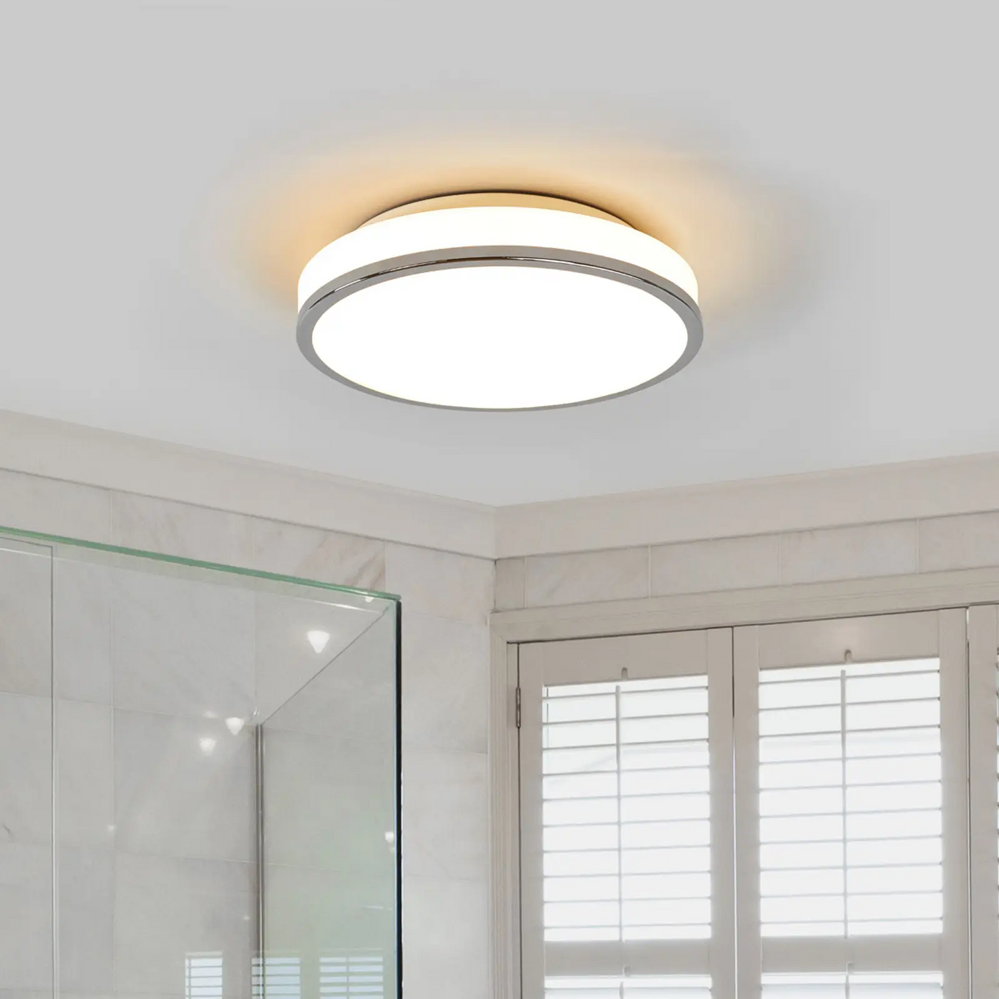 Apvalus LED lubinis šviestuvas Lyss su chromuotu apvadu, IP44