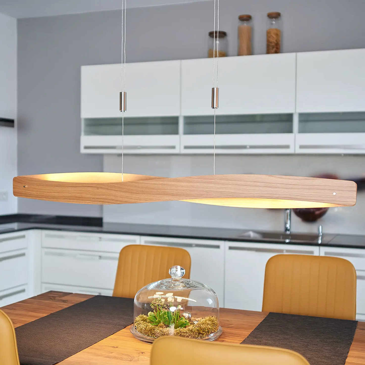 Lian LED pakabinamas šviestuvas iš natūralaus ąžuolo
