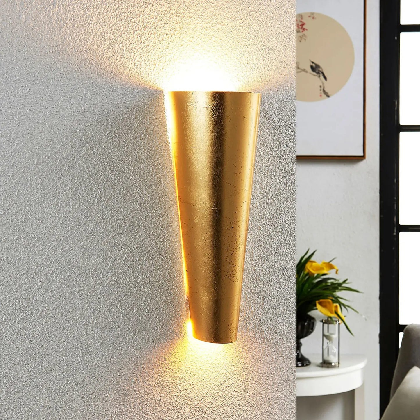 Tobulos formos Conan LED sieninis šviestuvas aukso spalvos
