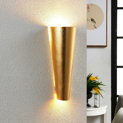 Tobulos formos Conan LED sieninis šviestuvas aukso spalvos