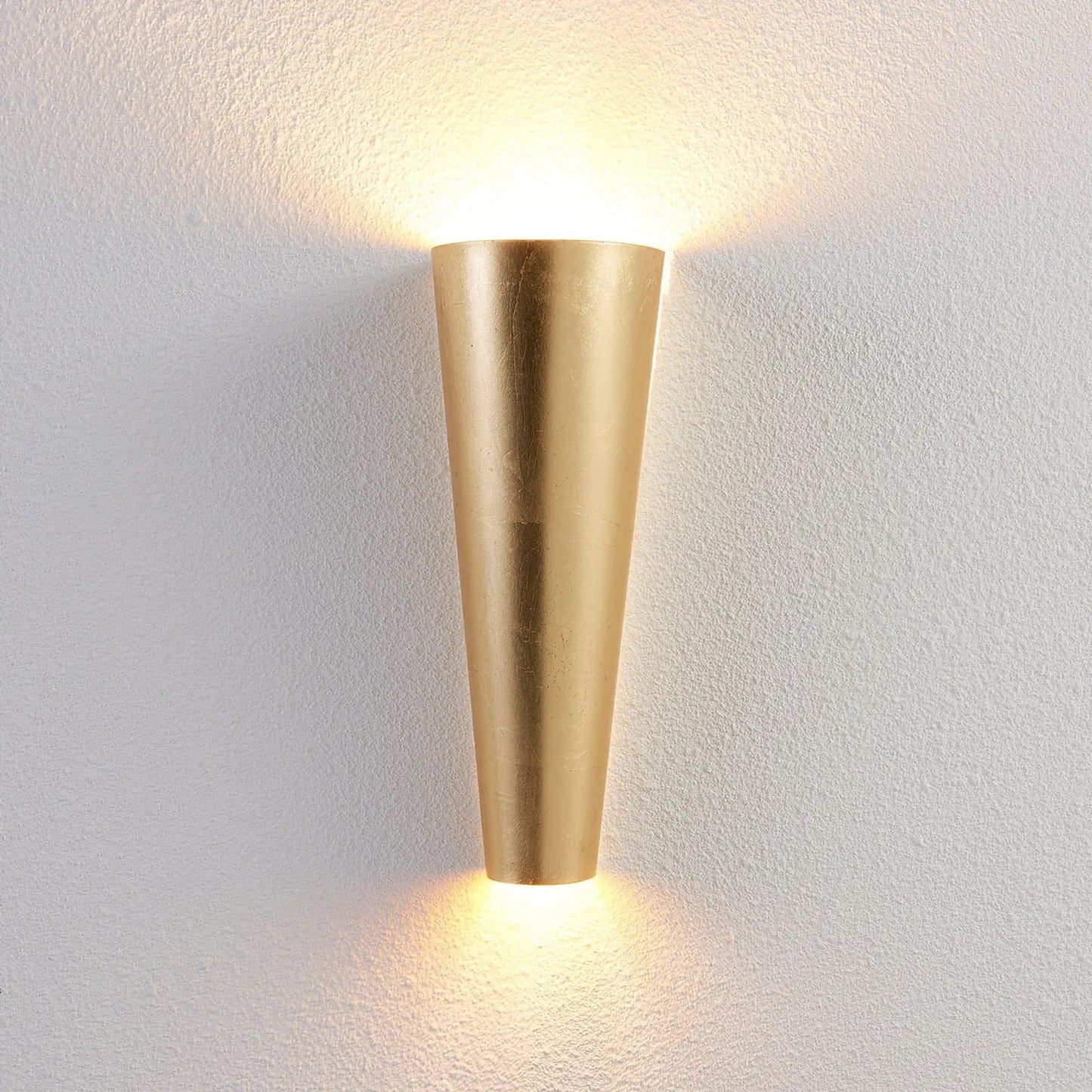 Tobulos formos Conan LED sieninis šviestuvas aukso spalvos