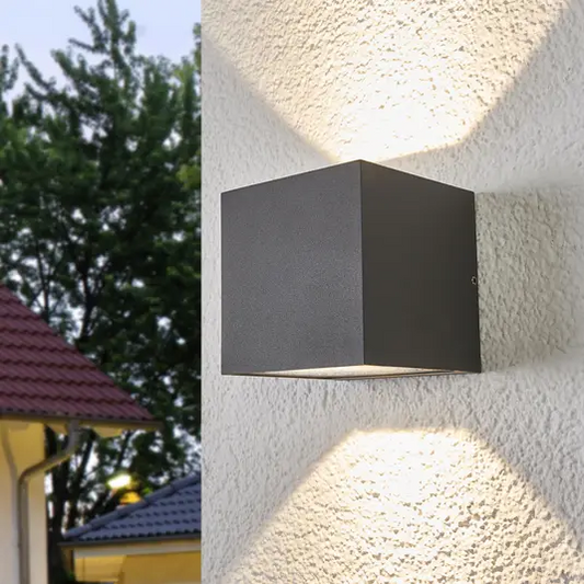 Merjem LED sieninis šviestuvas, šviečiantis aukštyn ir žemyn