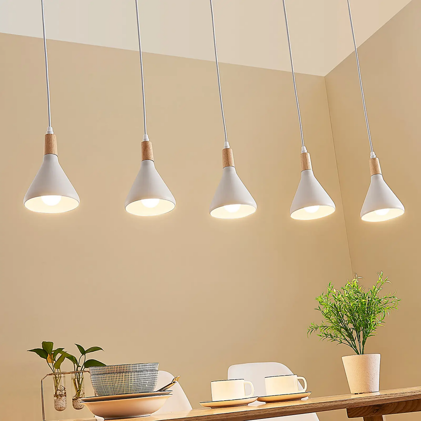 LED pakabinamas šviestuvas Arina baltos spalvos, 5 lemputės