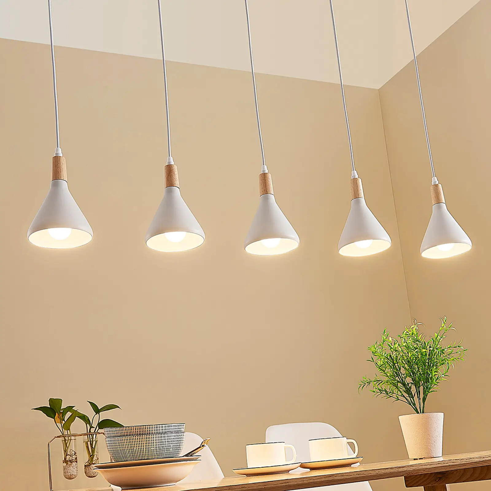 LED pakabinamas šviestuvas Arina baltos spalvos, 5 lemputės