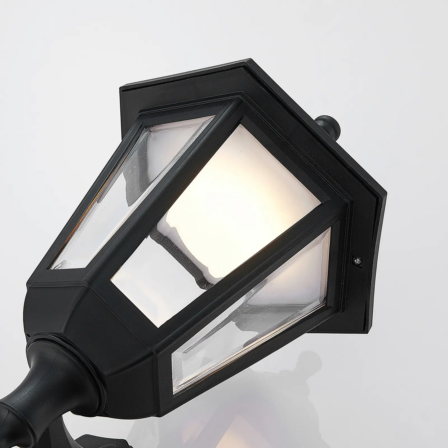 LED lauko sieninis žibintas Iavo su jutikliu