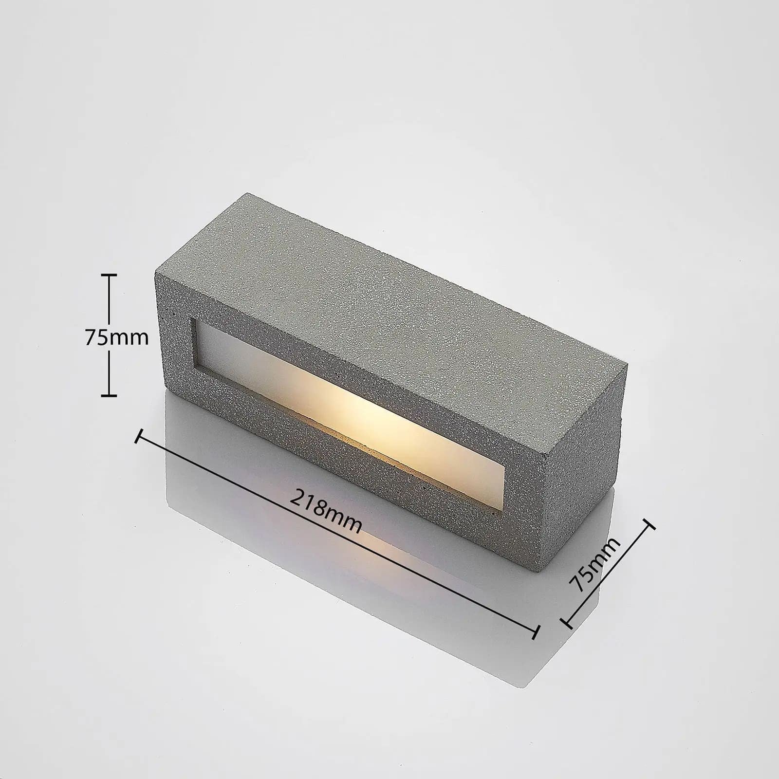 Lindby Nellie LED betoninis sieninis šviestuvas, plotis 21,8 cm