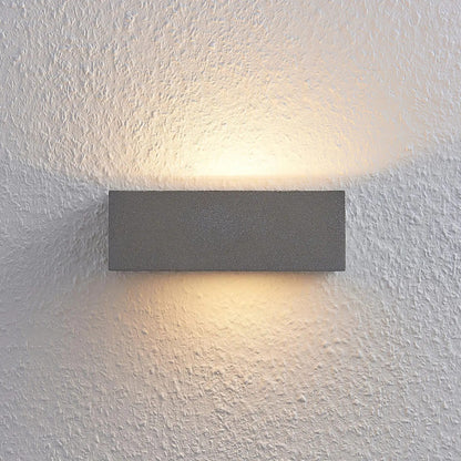 Lindby Nellie LED betoninis sieninis šviestuvas, plotis 21,8 cm
