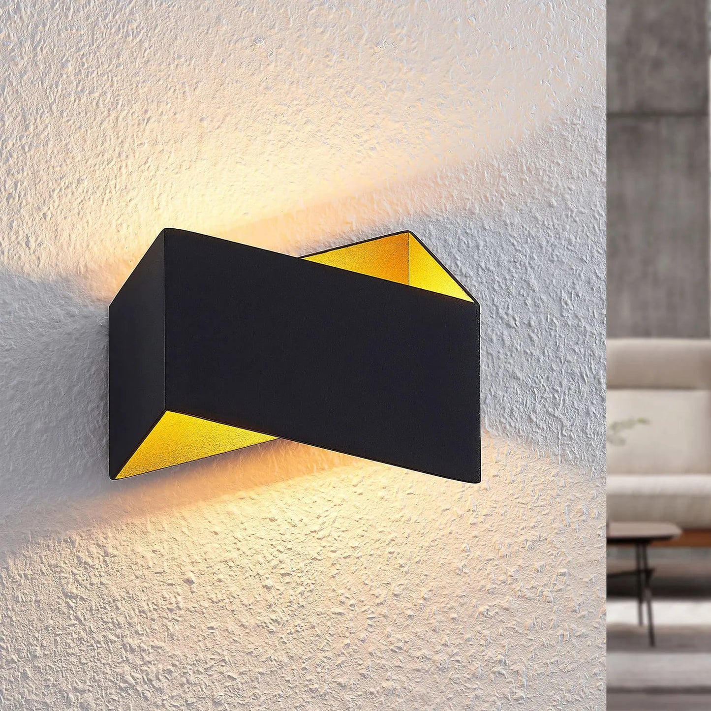 Archchio Assona LED sieninis šviestuvas, juodos ir auksinės spalvos