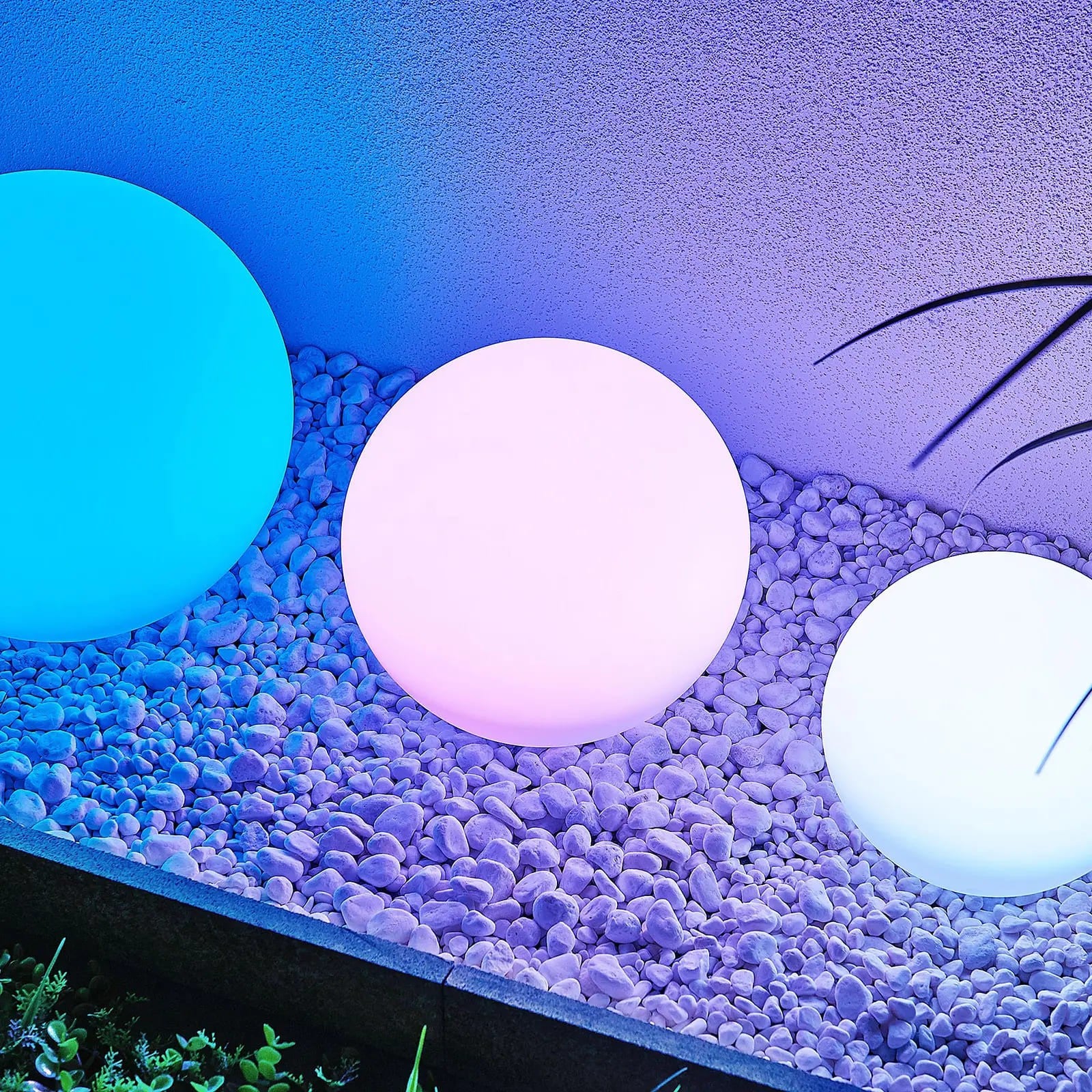 Lindby Lago LED saulės lempos RGBW, 3 rutuliukų rinkinys