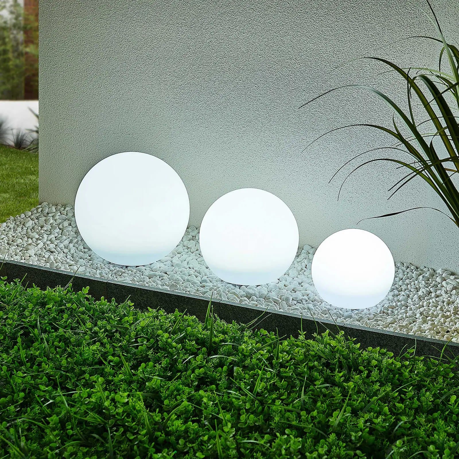 Lindby Lago LED saulės lempos RGBW, 3 rutuliukų rinkinys