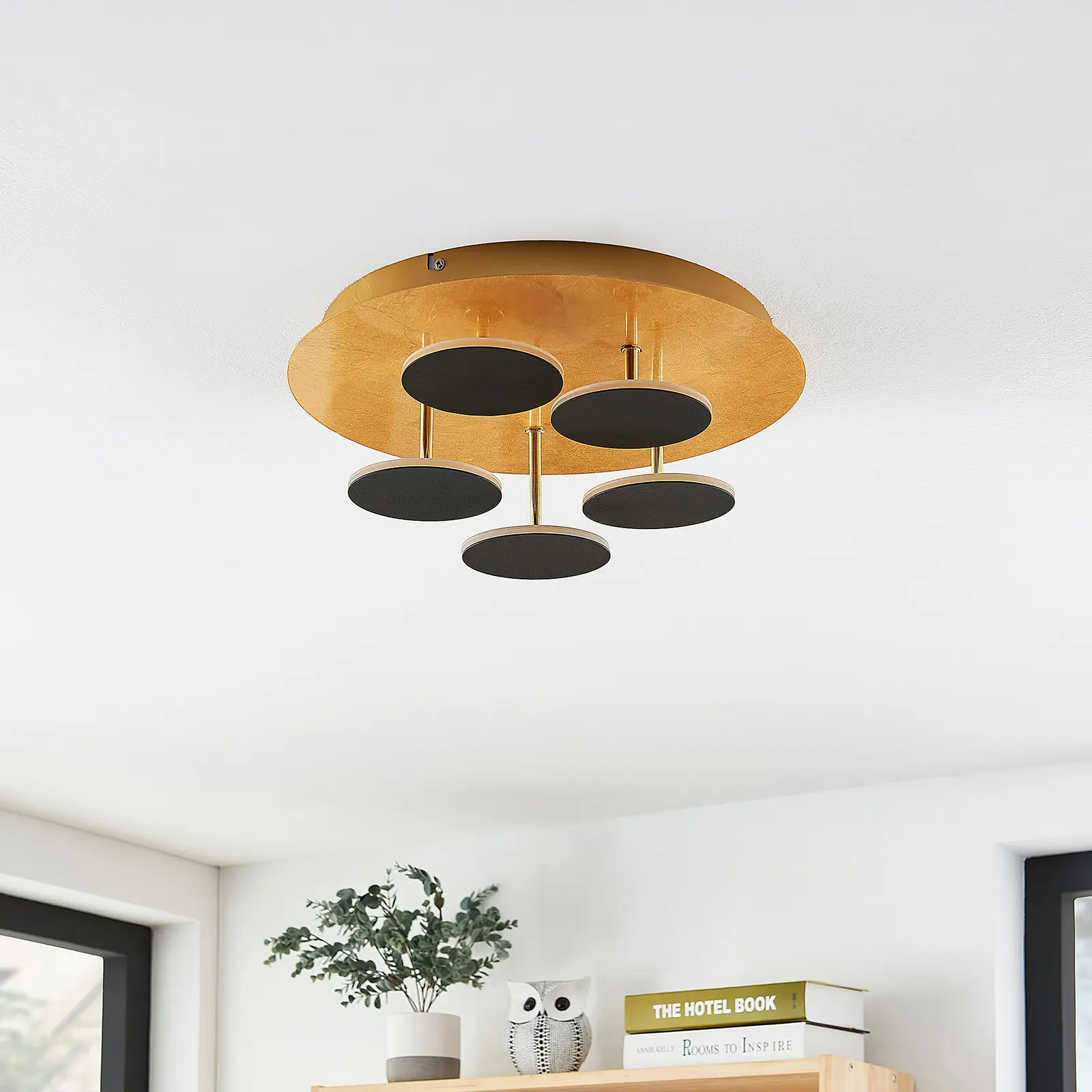 Lindby Casni LED lubų šviestuvas, juodos ir auksinės spalvos